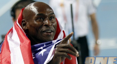 ברנרד לאגאט חוגג ניצחון (רויטרס)