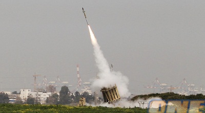 כיפת ברזל עובדת ליד אשדוד (רויטרס)