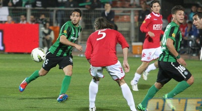 אייל גולסה בפעולה. הקשר שיחרר בעיטה מסוכנת (עמית מצפה)