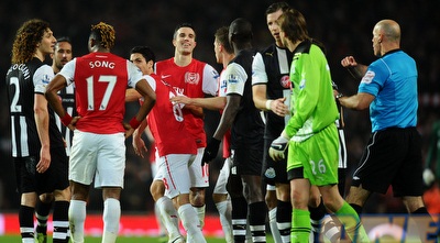 השחקנים מפרידים בין הניצים (GettyImages)