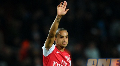 וולקוט מודה לקהל אחרי הניצחון. ונגר: &qout; (GettyImages)