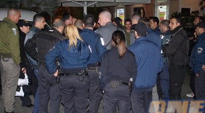 כוחות השיטור בהתייעצות (משה חרמון)