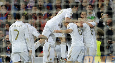 שחקני ריאל חוגגים עם היגוואין (רויטרס) שחקני ריאל חוגגים עם היגוואין (רויטרס)