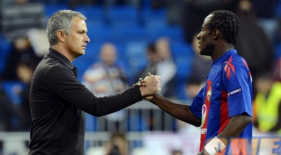 ז´וזה מוריניו וסיידו דומביה נפרדים כידידים (רויטרס)