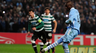 באלוטלי בועט את הפנדל (GettyImages)