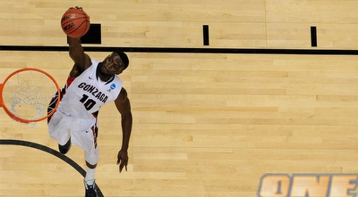 גיא לאנדרי אדי מגונזגה מטביע בדרך לשלב הבא (GettyImages)