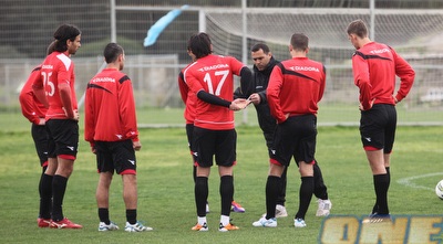 טל בנין עם השחקנים (עמית מצפה) טל בנין עם השחקנים (עמית מצפה)