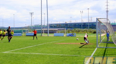 אושר אבו מחמיץ מהנקודה הלבנה (יניב גונן)