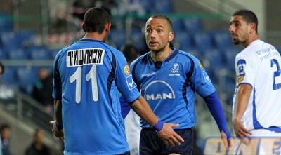 לוזון ובן נעים ברגע אינטימי. היתרון לא הספיק (שי לוי) לוזון ובן נעים ברגע אינטימי. היתרון לא הספיק (שי לוי)