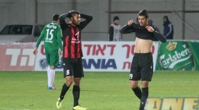 שחקני הפועל חיפה מאוכזבים בסיום (עמית מצפה) שחקני הפועל חיפה מאוכזבים בסיום (עמית מצפה)