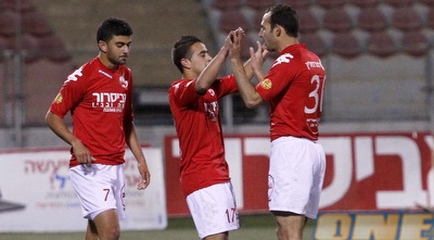 יחיאל וסבע חוגגים, נסאר מרוצה. ב&qout;ש עם ניצחון חשוב בחודש אדר (יוסי ציפקיס) יחיאל וסבע חוגגים, נסאר מרוצה. ב&qout;ש עם ניצחון חשוב בחודש אדר (יוסי ציפקיס)