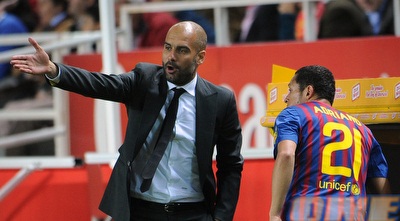 גוארדיולה מסביר משהו לאדריאנו (GettyImages)