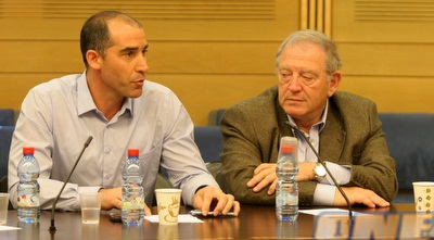 איציק קורנפיין ואיתמר ציז´´יק (חגי ניזרי)