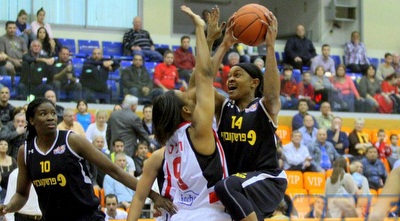 אלנה בירד עולה על הולט (יניב גונן)