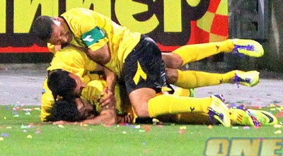 סבע ועזרא חוגגים (יניב גונן) סבע ועזרא חוגגים (יניב גונן)