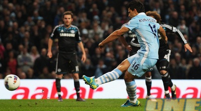 אגוארו בועט את הפנדל (GettyImages)