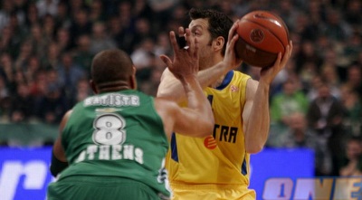 באטיסט שומר על פאפאלוקאס (שרון קביליו)