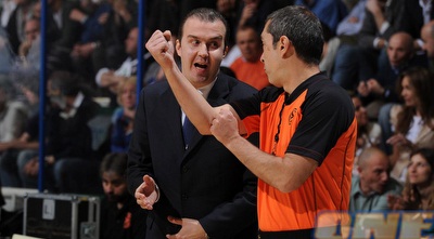 פיאנג´יאני מסביר משהו לשופט (GettyImages)