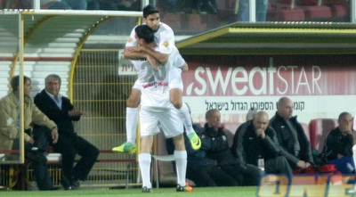 בן הרוש חוגג עם חן עזרא. בקרוב במכבי חיפה? (חגי ניזרי)