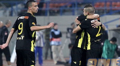 מויאל מקבל חיבוקים (יוסי ציפקיס)