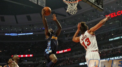 טיי לוסון מרחף מעל יואקים נואה (GettyImages)