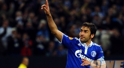 ראול. מסי דולק בעקבותיו (GettyImages) ראול. מסי דולק בעקבותיו (GettyImages)