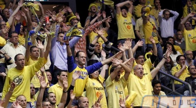 אוהדי מכבי תל אביב מתוחים בהיכל נוקיה (יוסי ציפקיס)