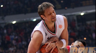 דייויד אנדרסן נראה סובל מול אולימפיאקוס (GettyImages)