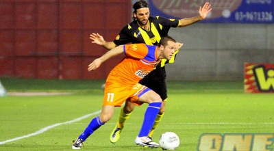 ריף מסיקה מול סטיבן כהן (יניב גונן)