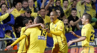 לוגסי, ניבאלדו ומיכה חוגגים עם דאבור (יוסי ציפקיס)