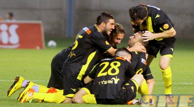 ערן לוי עם שחקני בית&qout;ר (יניב גונן)