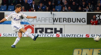 הונטלאר מבקיע מהנקודה הלבנה. שאלקה שוב לא ניצחה (GettyImages)