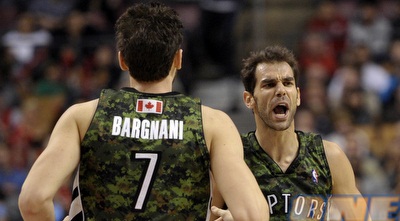 ברנייאני וקלדרון חוגגים ניצחון עם מדים צבאיים משהו (רויטרס) ברנייאני וקלדרון חוגגים ניצחון עם מדים צבאיים משהו (רויטרס)