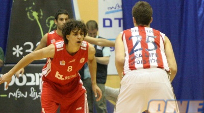 אדם אריאל מול עוז גיל (חגי ניזרי) אדם אריאל מול עוז גיל (חגי ניזרי)