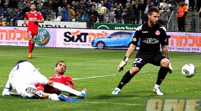 בוריס קליימן מחפש את הכדור (משה חרמון)