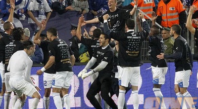 השחקנים המאושרים עם הקהל (יוסי ציפקיס)