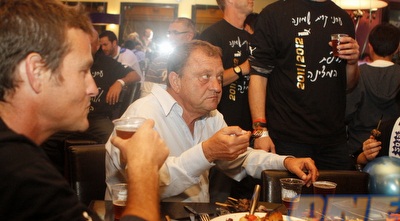 איזי שירצקי (משה חרמון)