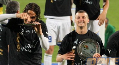 אלעד גבאי והצלחת (משה חרמון) אלעד גבאי והצלחת (משה חרמון)