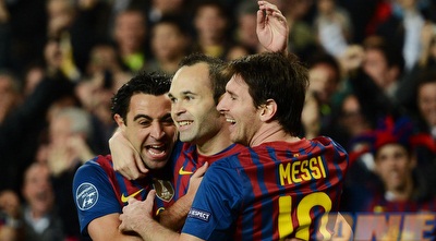 מסי, אינייסטה וצ´אבי חוגגים ניצחון (GettyImages)