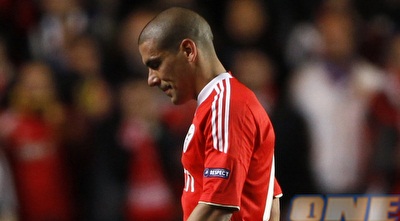 מקסי פריירה יורד מהמגרש לאחר ההרחקה (רויטרס)