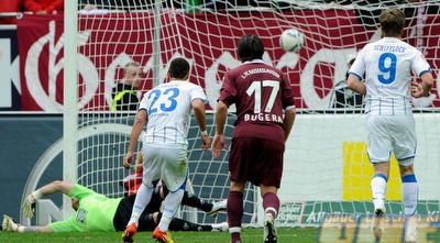סיאד סליחוביץ´ כובש מהנקודה הלבנה (GettyImages) סיאד סליחוביץ´ כובש מהנקודה הלבנה (GettyImages)