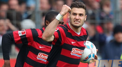 דניאל קאליגיורי חוגג את תחילת הקאמבק של פרייבורג (GettyImages) דניאל קאליגיורי חוגג את תחילת הקאמבק של פרייבורג (GettyImages)