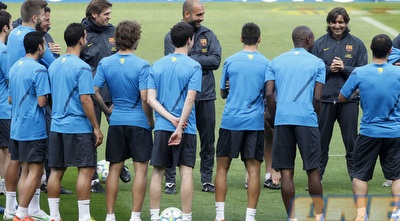 גוארדיולה והשחקנים. מתכוננים למשחק החשוב (רויטרס) גוארדיולה והשחקנים. מתכוננים למשחק החשוב (רויטרס)