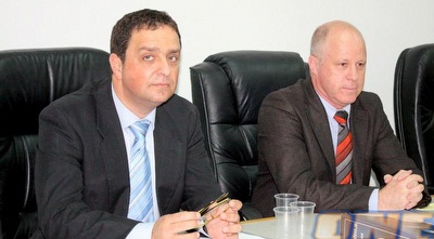 ישראל שמעוני וגיורא לנדאו (משה חרמון)