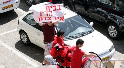 אוהדי חיפה מוחים מחוץ לדיון בשבוע שעבר(משה חרמון) אוהדי חיפה מוחים מחוץ לדיון בשבוע שעבר(משה חרמון)
