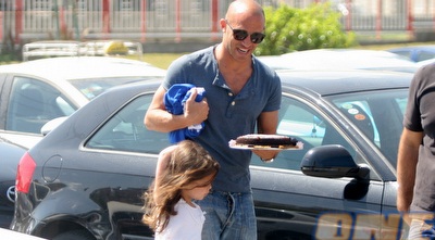 אורי אוזן והילדה. הביא עוגה לאימון (חגי ניזרי)