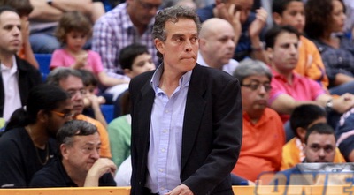 אפי בירנבוים (יוסי ציפקיס)