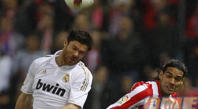 צ´אבי אלונסו מקדים את רדאמל פלקאו (רויטרס) צ´אבי אלונסו מקדים את רדאמל פלקאו (רויטרס)