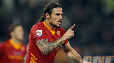 פאבלו אוסבאלדו חוגג את שער היתרון (רויטרס)