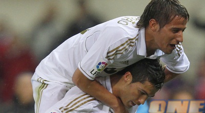 קואנטראו קופץ על רונאלדו אחרי שער היתרון (רויטרס) קואנטראו קופץ על רונאלדו אחרי שער היתרון (רויטרס)